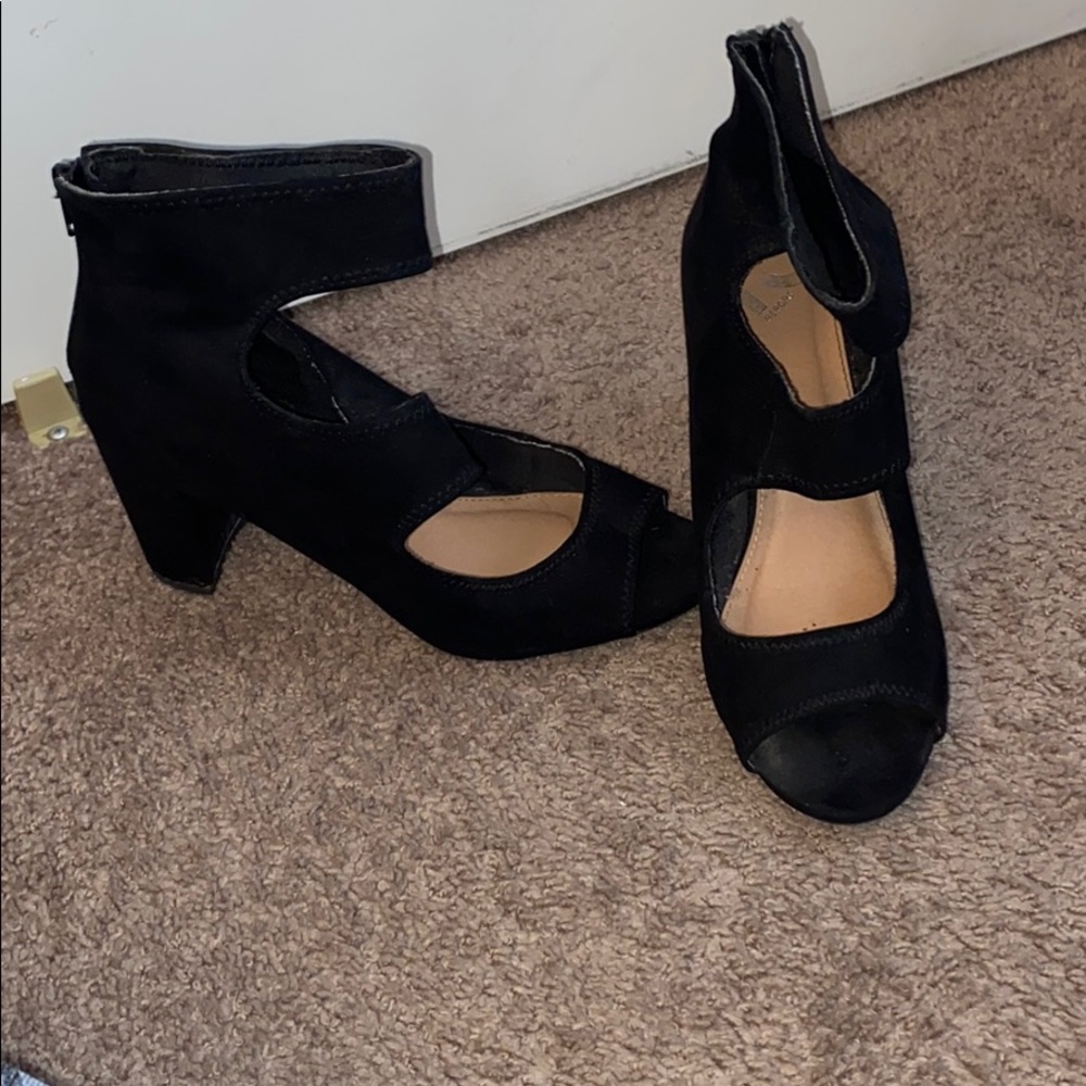 Suede black heels